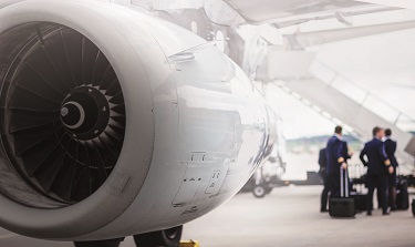 Flugzeug Turbine im Vordergrund